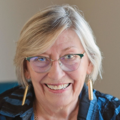 marianne bays headshot